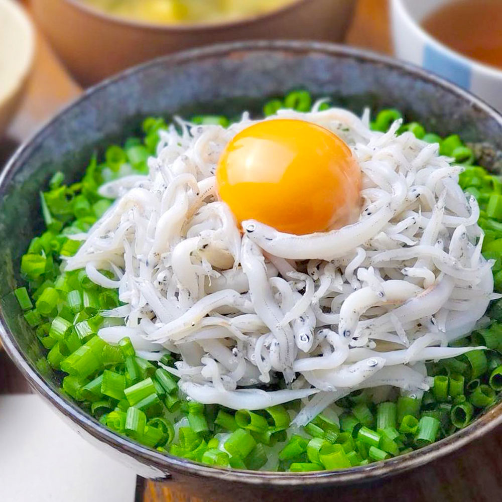 しらす盛り付け